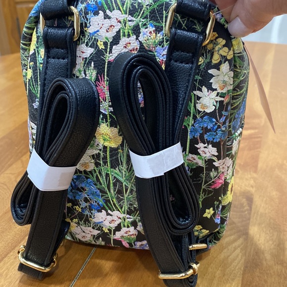 NWT. Betsey Johnson floral puppy, mini backpack/purse. - Picture 4 of 13